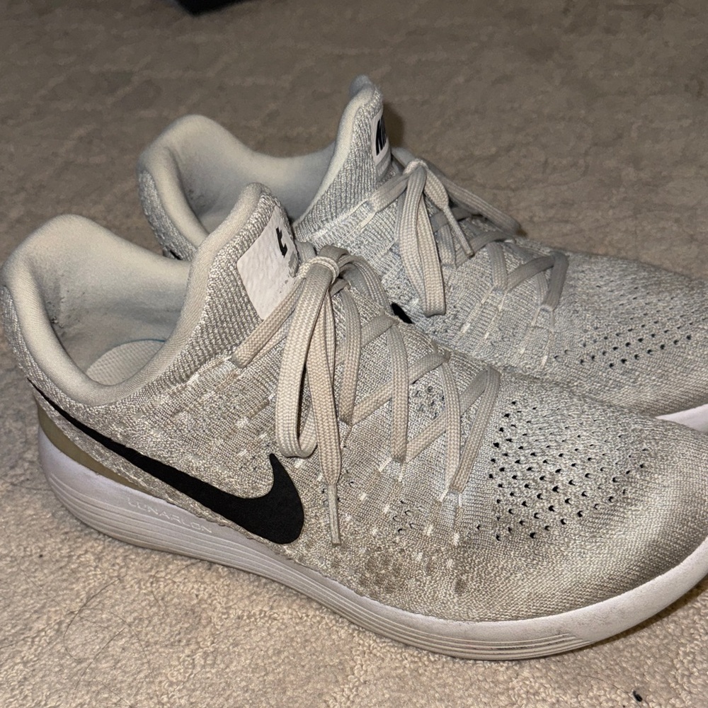 WOMENS GRAY NIKE EASY RUNNING SHOE